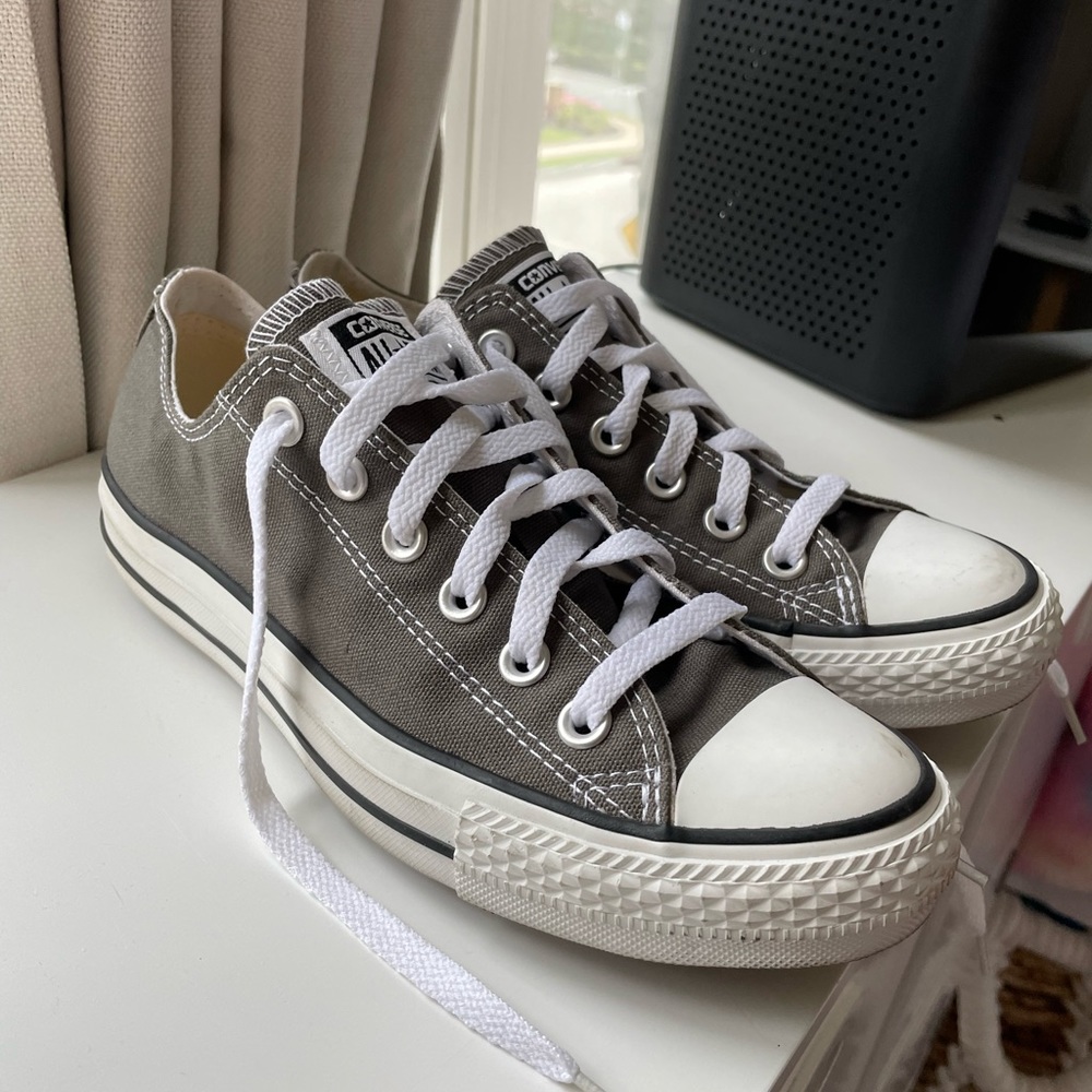 Converse Canvas Chuck Taylor All Star Lo Low Top Sneakers Women’s 7 Men’s 5